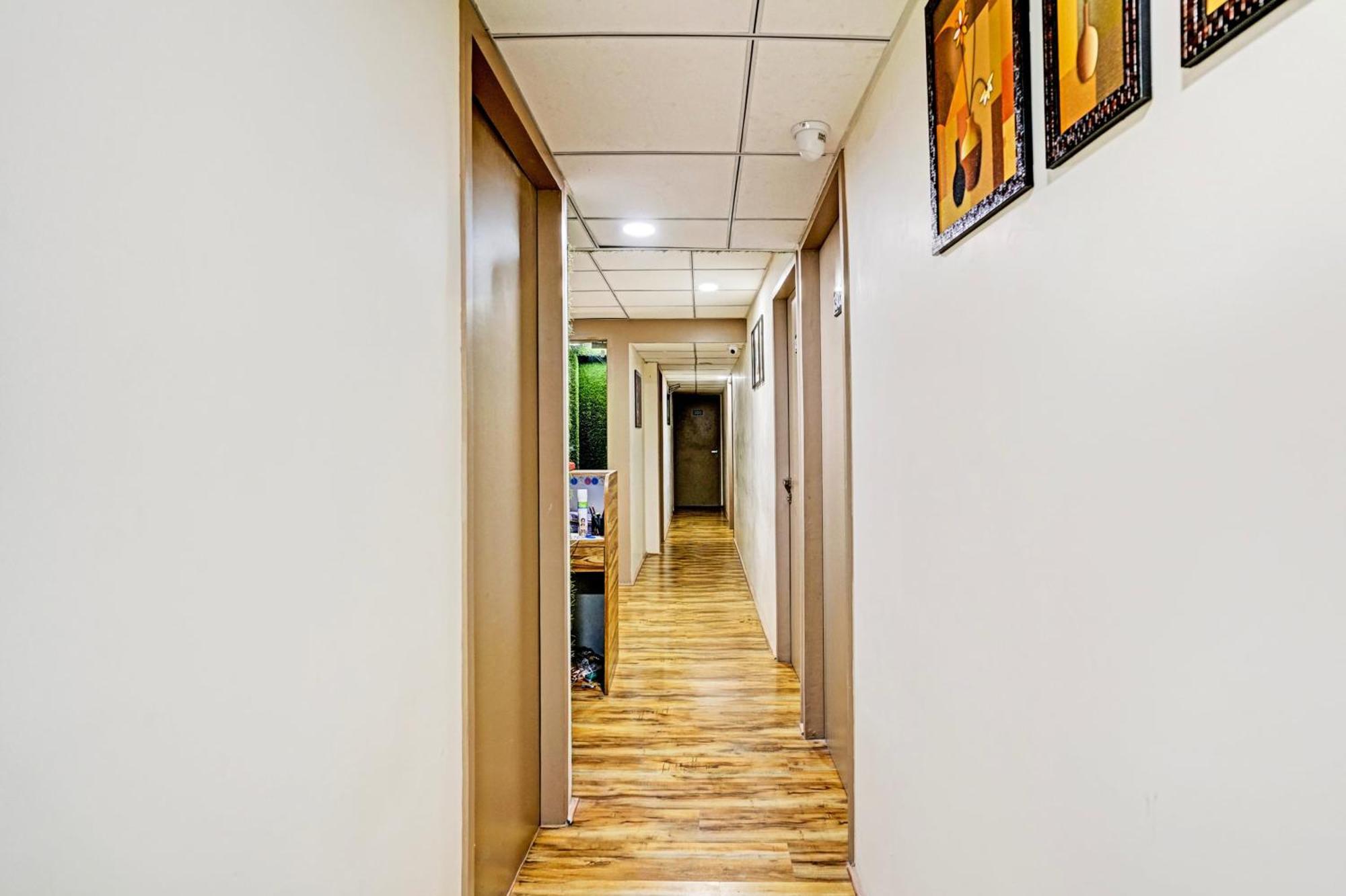 Super Collection O Vesu Surat Formerly Hotel Signature Exterior photo